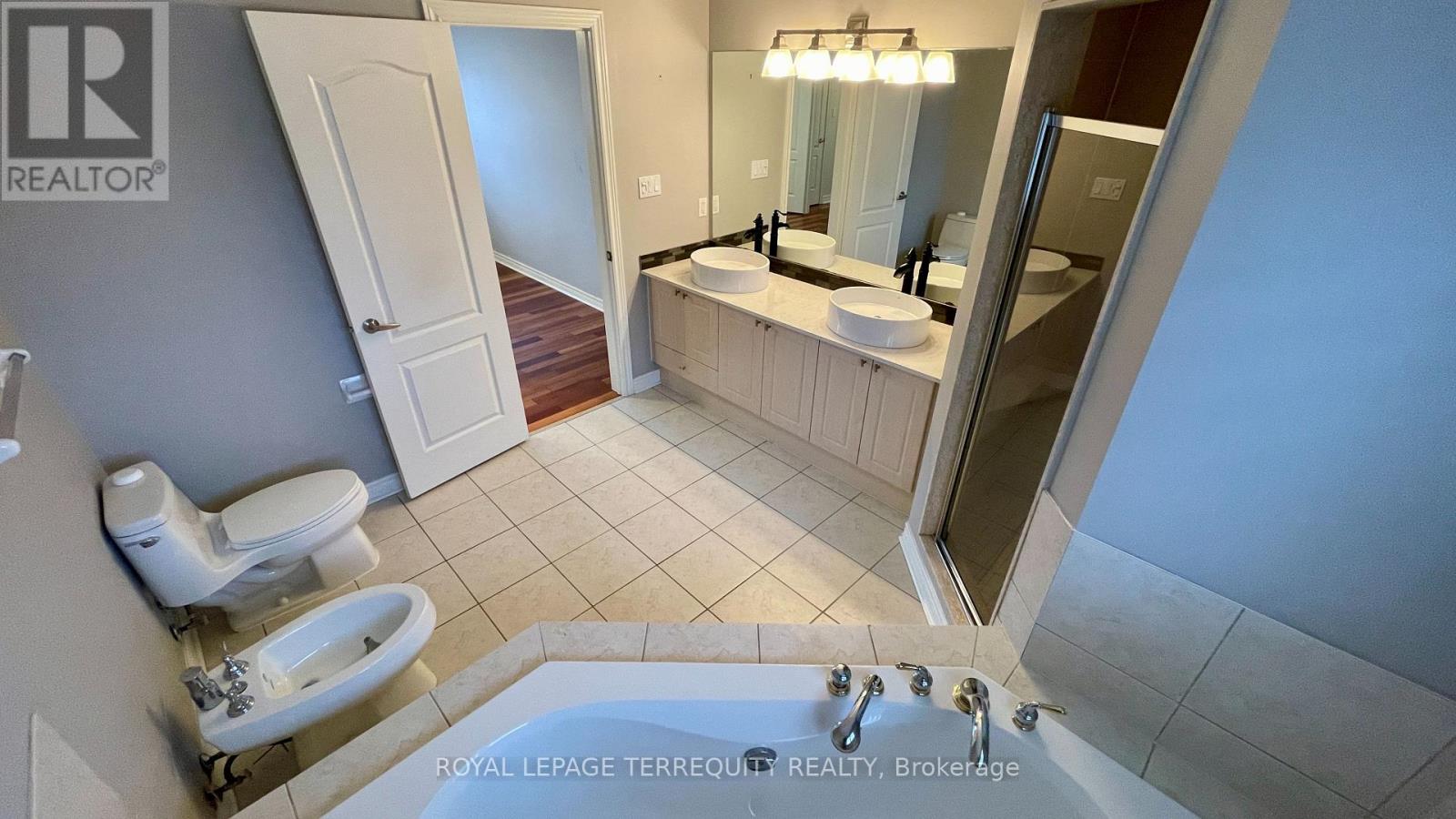 2089 Blackforest Crescent, Oakville, Ontario  L6M 4T5 - Photo 24 - W12766780