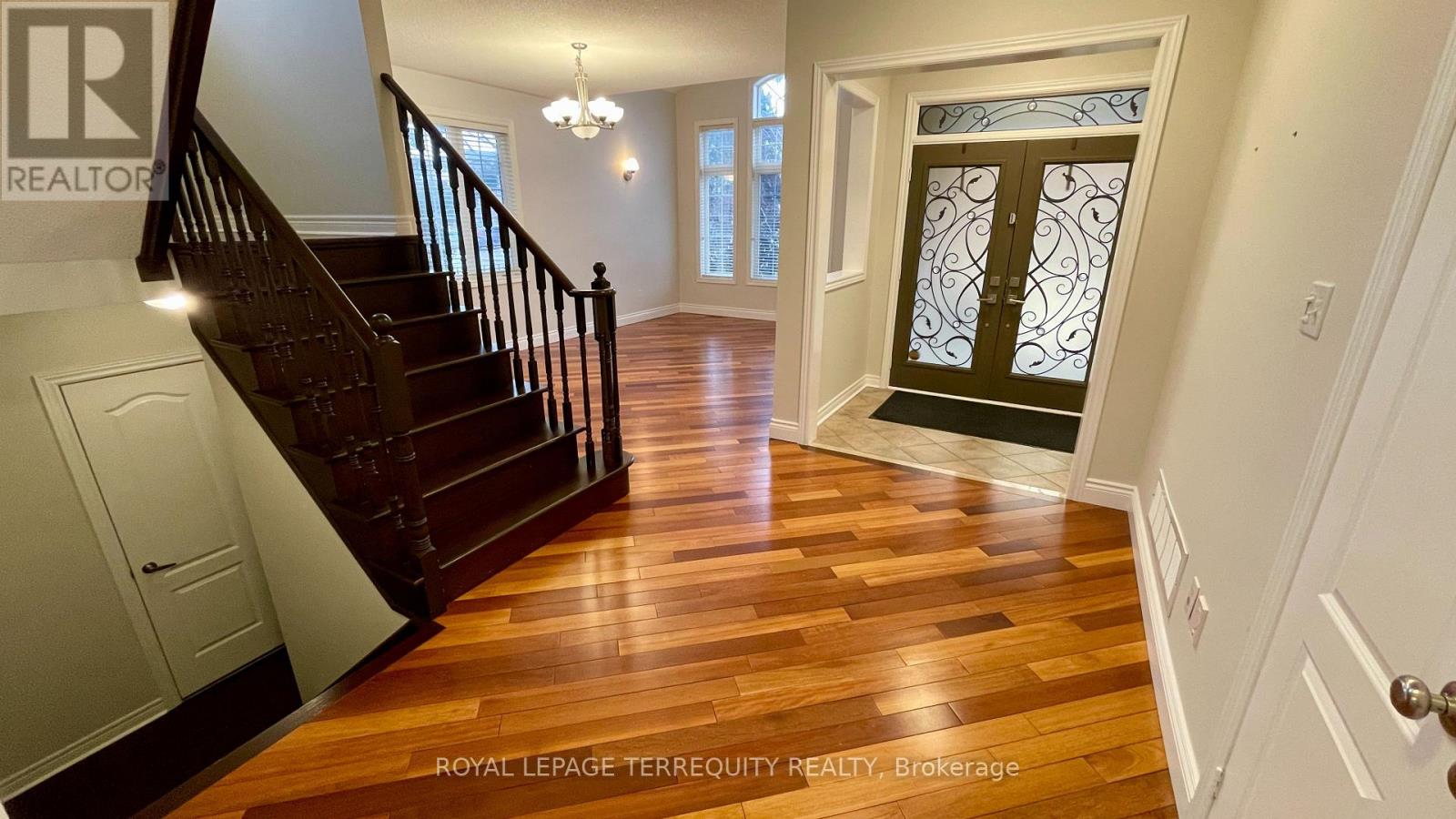 2089 Blackforest Crescent, Oakville, Ontario  L6M 4T5 - Photo 3 - W12766780