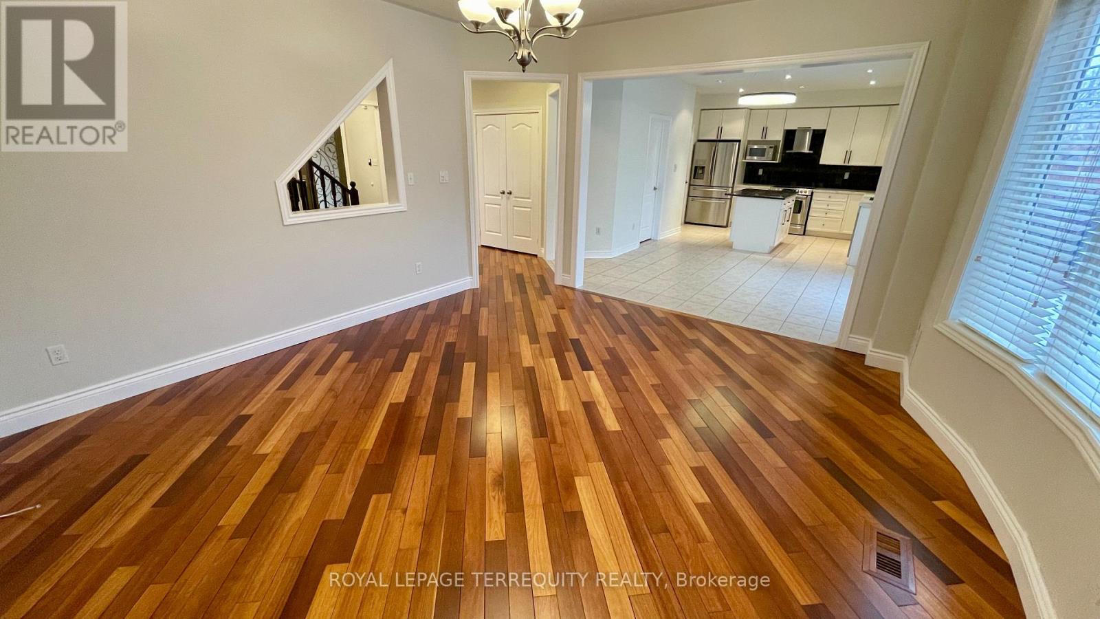 2089 Blackforest Crescent, Oakville, Ontario  L6M 4T5 - Photo 9 - W12766780