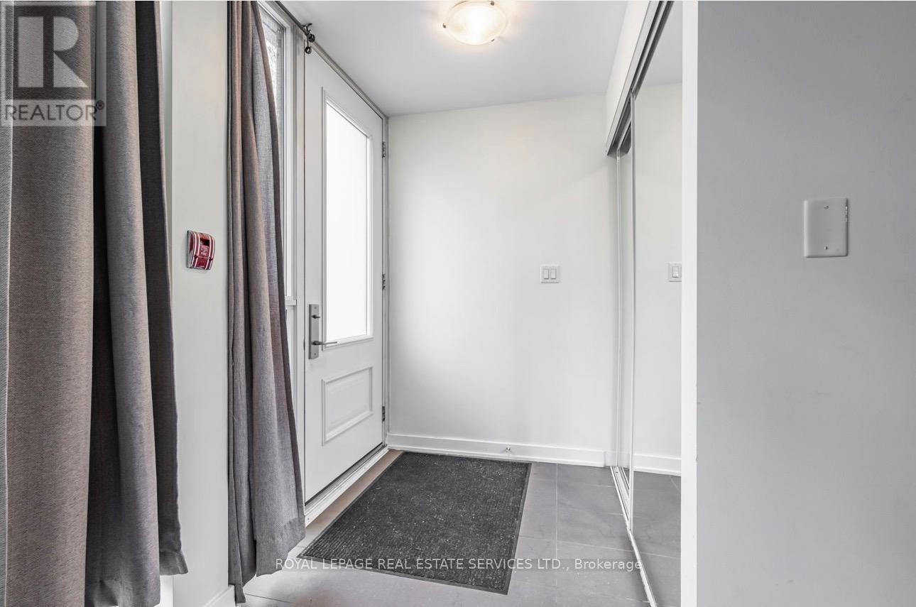 Th3 - 4065 Brickstone Mews Mews, Mississauga, Ontario  L5B 0G3 - Photo 4 - W12766784