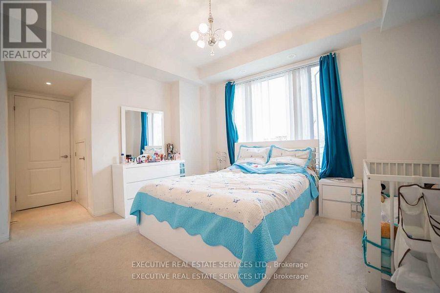 11 - 3135 Boxford Crescent, Mississauga, Ontario  L5M 0X1 - Photo 5 - W12766814