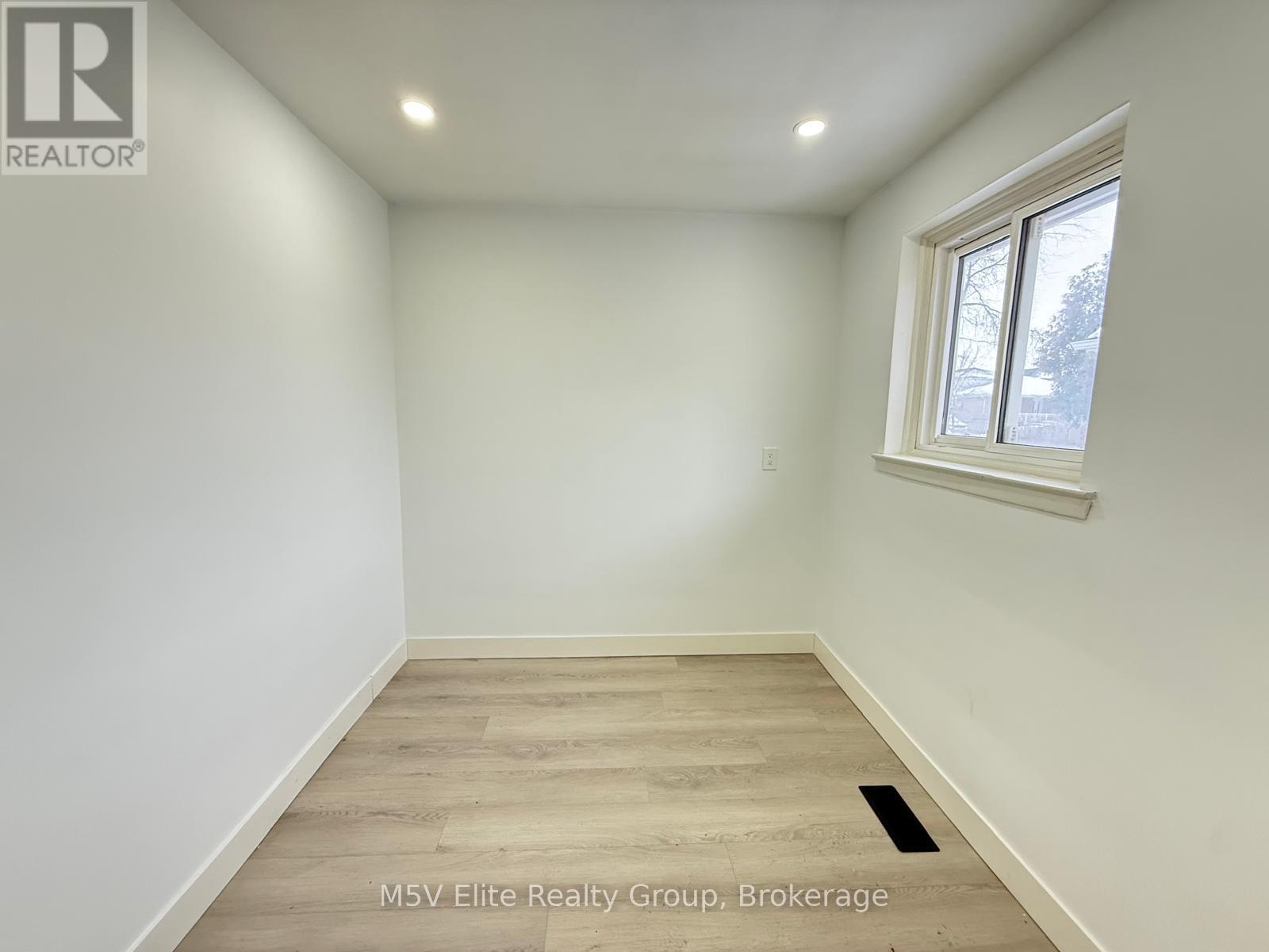 Lower - 3276 Victory Crescent, Mississauga, Ontario  L4T 1L9 - Photo 2 - W12766822