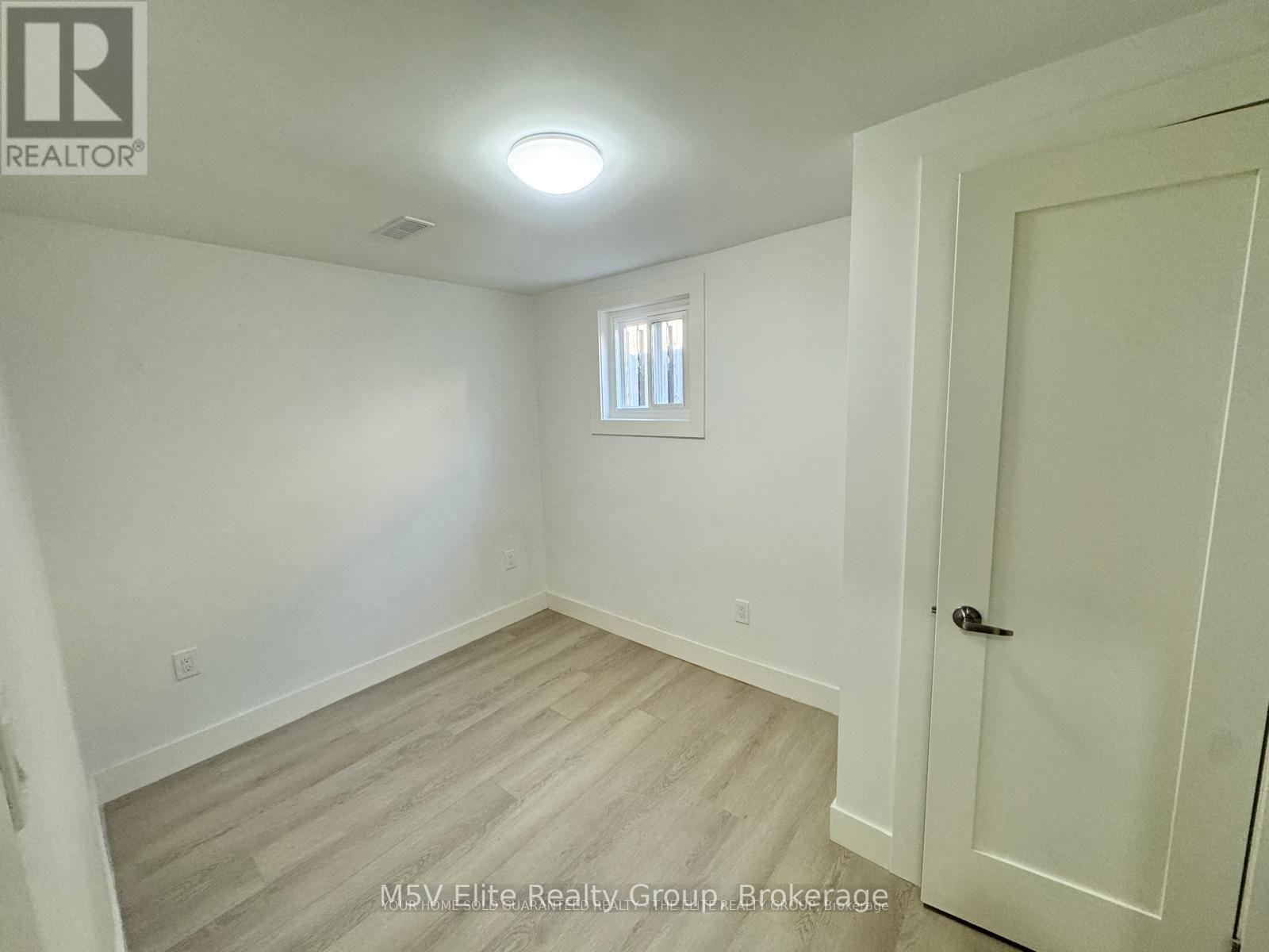 Lower - 3276 Victory Crescent, Mississauga, Ontario  L4T 1L9 - Photo 5 - W12766822