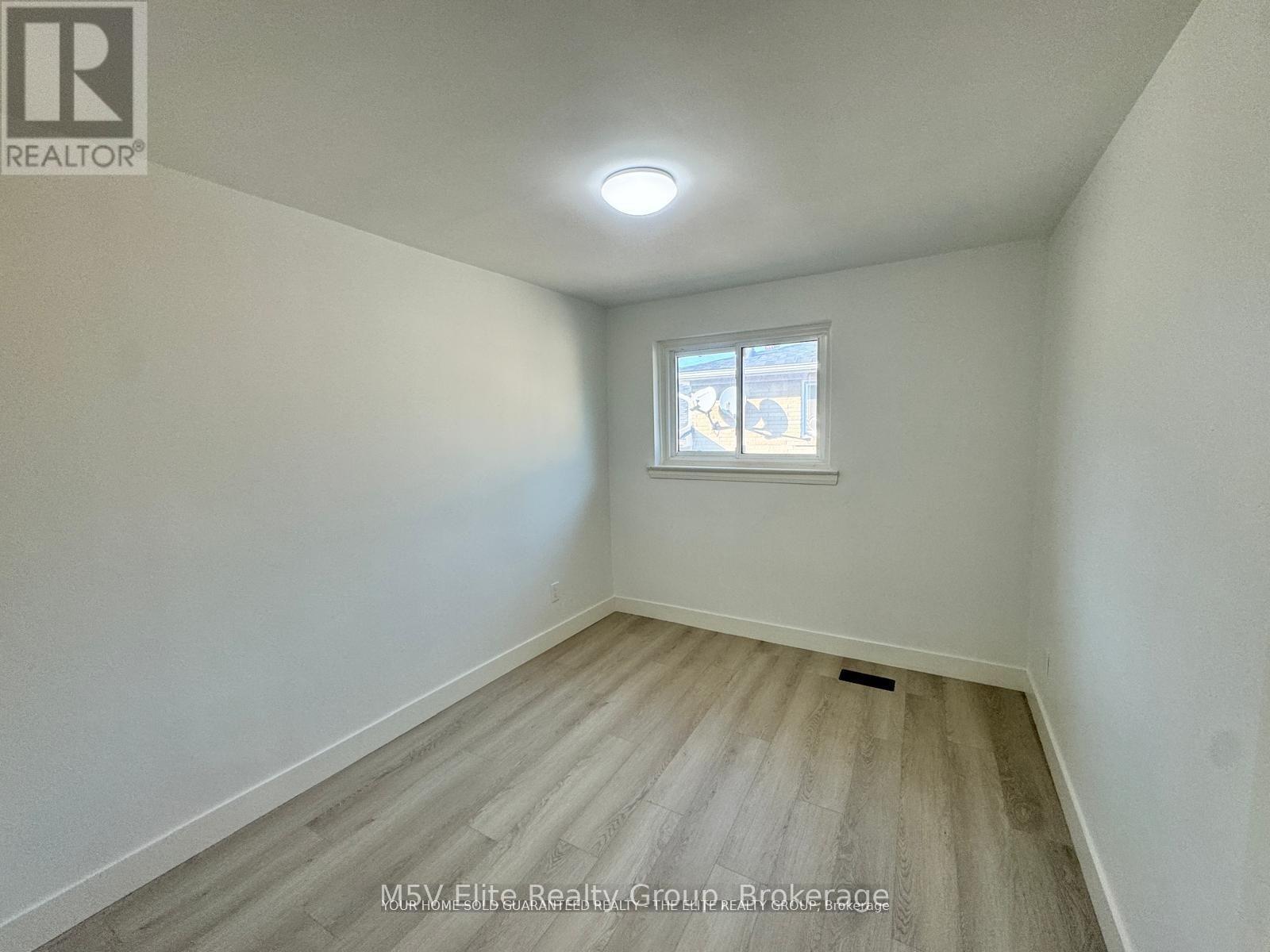 Main - 3276 Victory Crescent, Mississauga, Ontario  L4T 1L9 - Photo 4 - W12766826