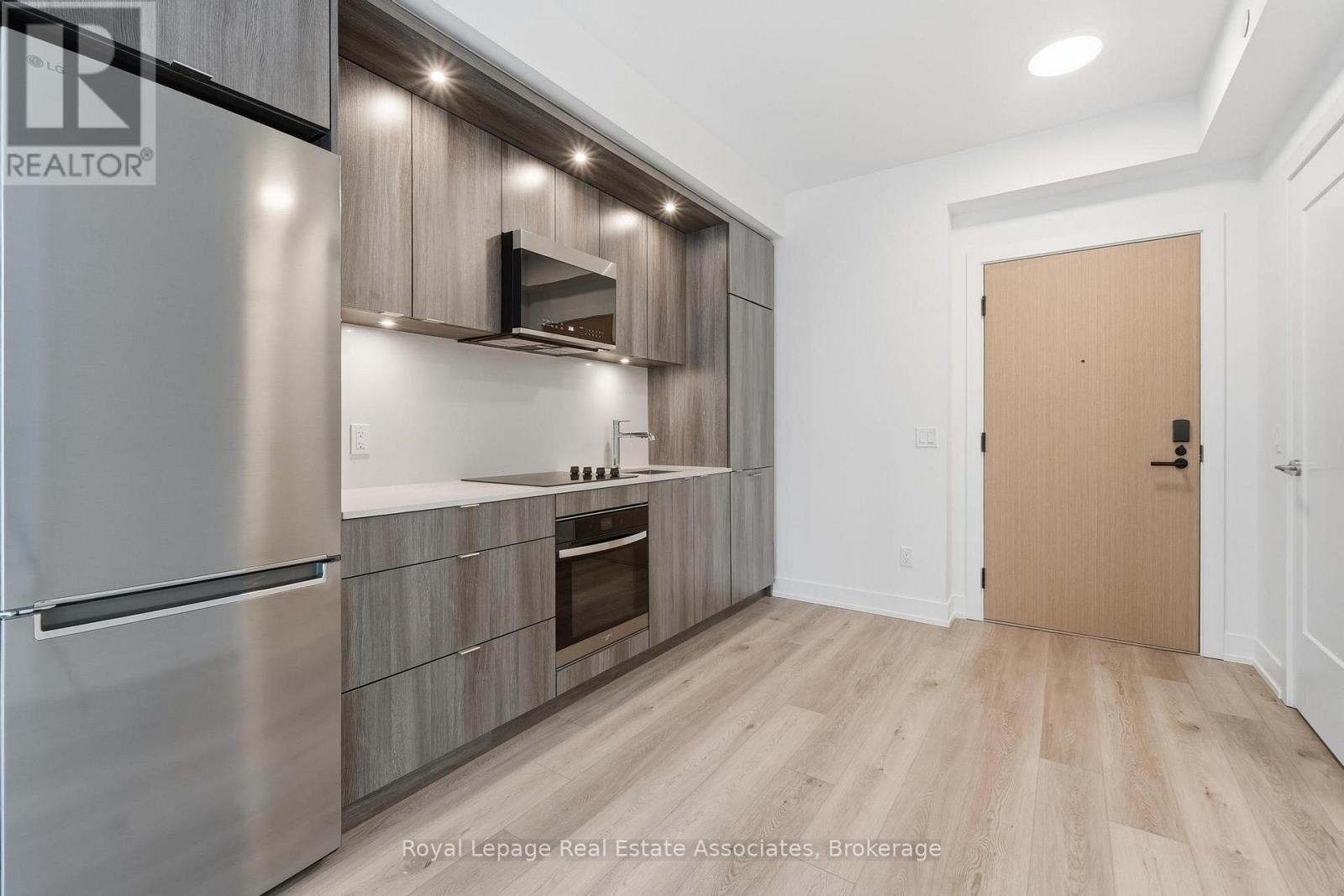 1505 - 60 Central Park Roadway, Toronto, Ontario  M9A 3K1 - Photo 4 - W12766872