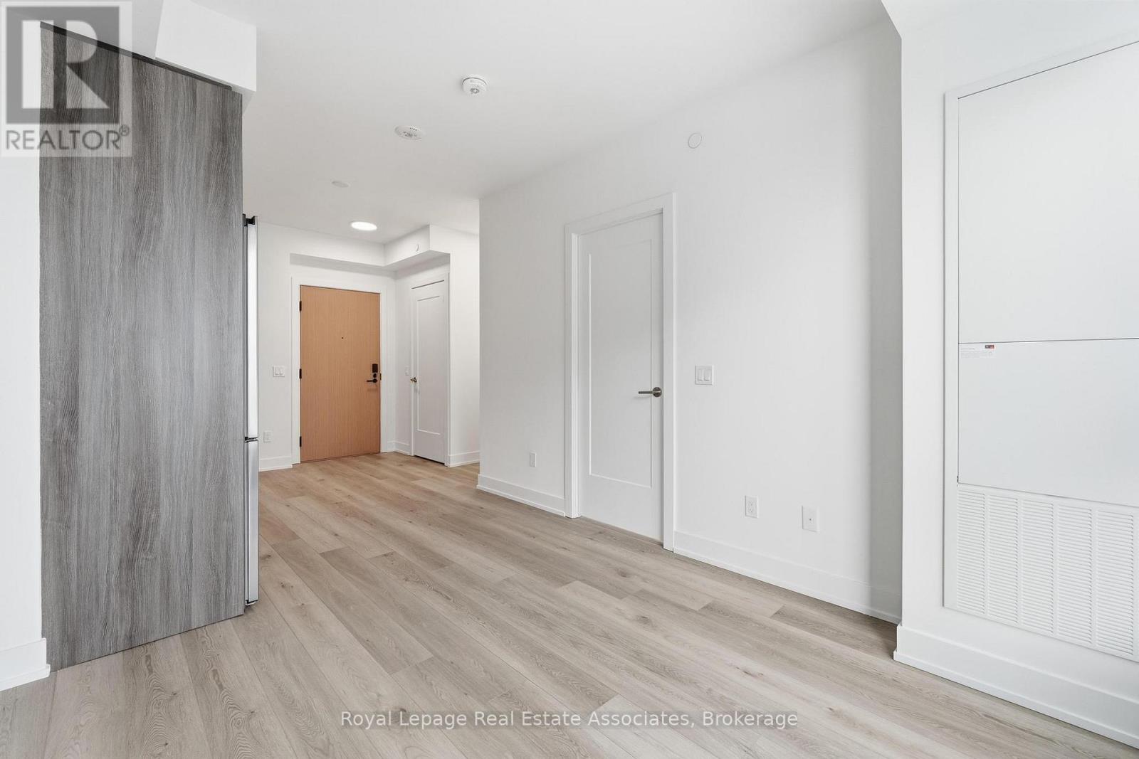 1505 - 60 Central Park Roadway, Toronto, Ontario  M9A 3K1 - Photo 8 - W12766872