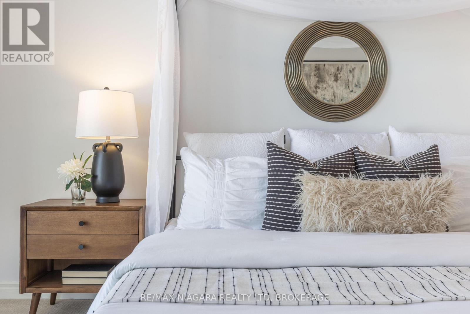 209 - 379 Scott Street, St. Catharines, Ontario  L2M 3W2 - Photo 8 - X12760944