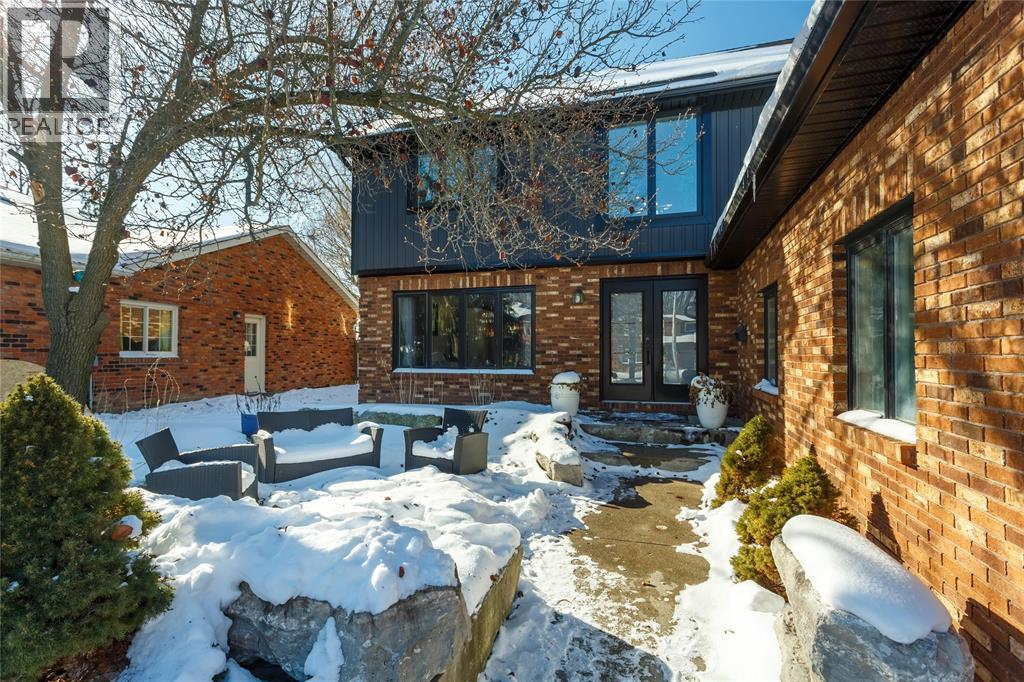 331 Tawny Road, Sarnia, Ontario  N7S 5K1 - Photo 3 - 26002525