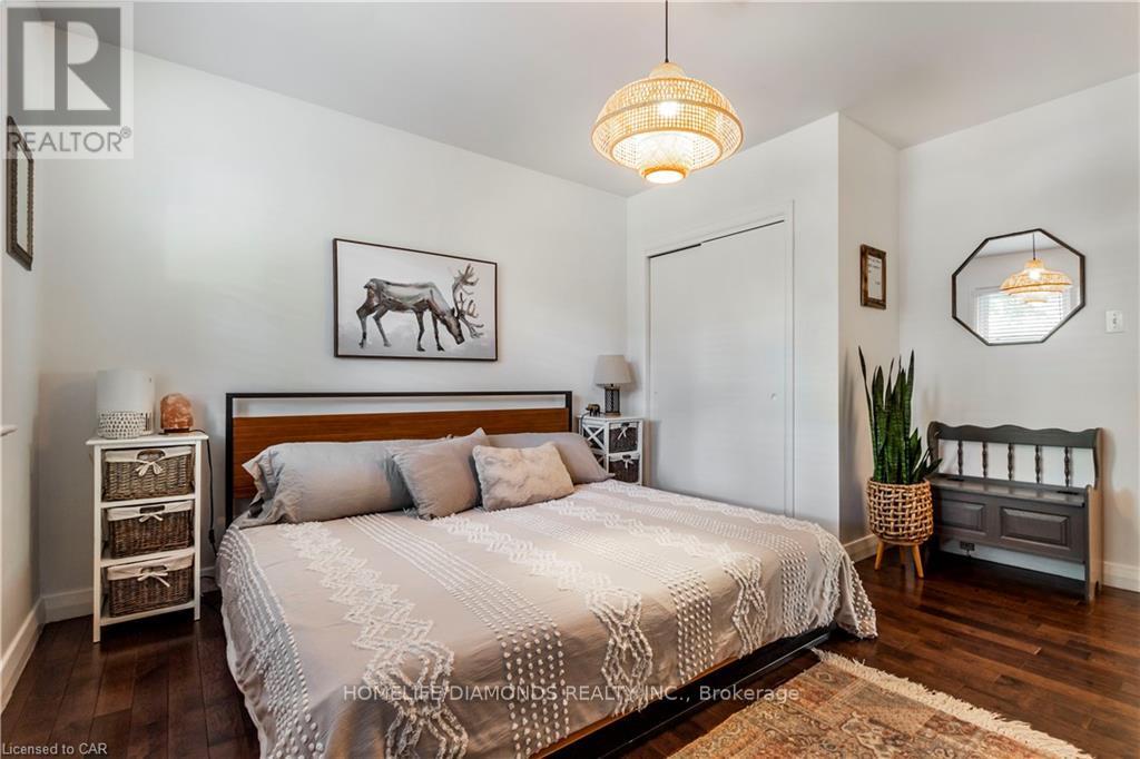 Upper - 107 Ellis Crescent, Waterloo, Ontario  N2J 2C1 - Photo 16 - X12766734