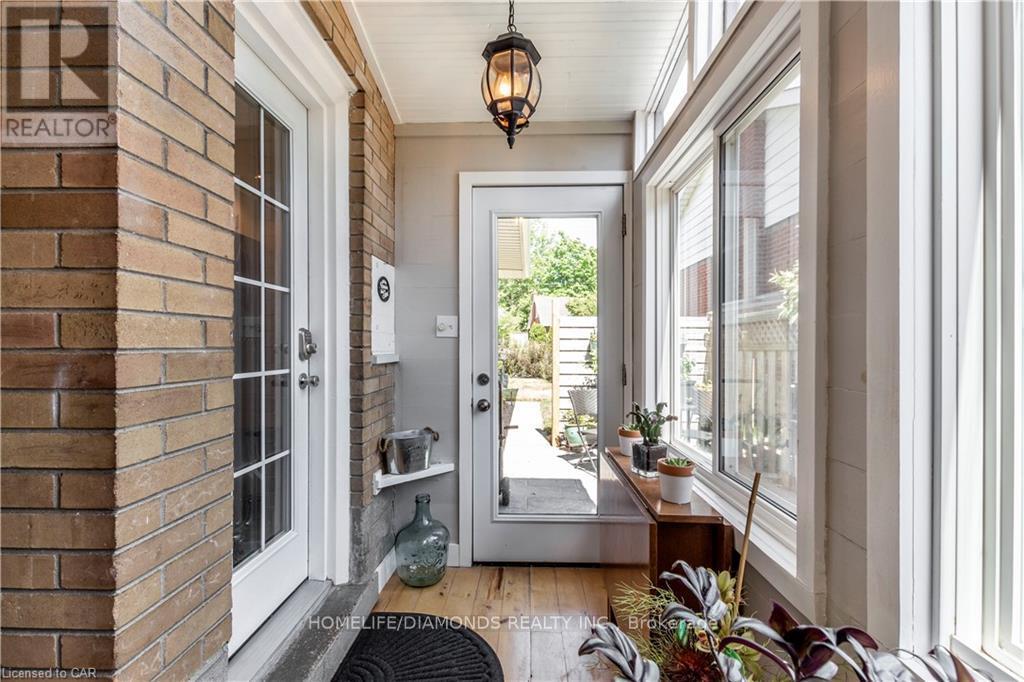 Upper - 107 Ellis Crescent, Waterloo, Ontario  N2J 2C1 - Photo 22 - X12766734