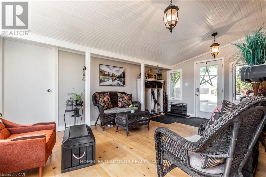 Upper - 107 Ellis Crescent, Waterloo, Ontario  N2J 2C1 - Photo 23 - X12766734