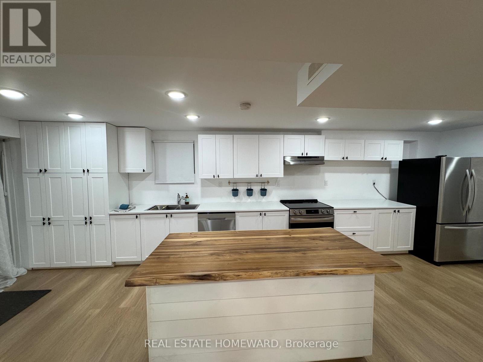 16 CAREW BOULEVARD, Kawartha Lakes, Ontario