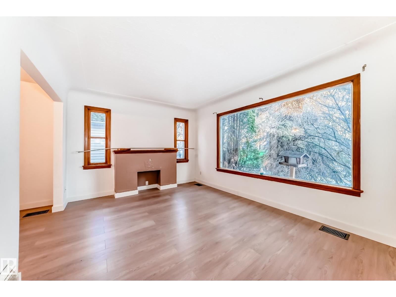 13919 107a Ave Nw, Edmonton, Alberta T5M 2A8 - Photo 2 - E4472576