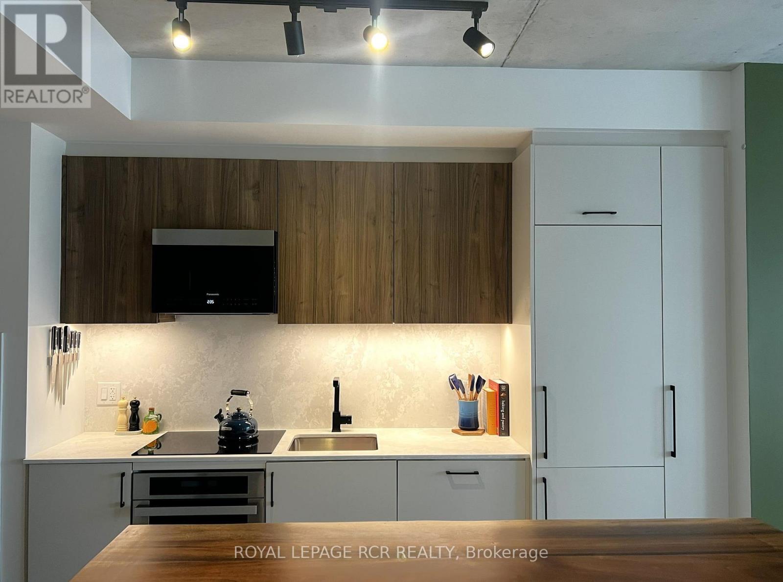 321 - 689 The Queensway, Toronto, Ontario  M8Y 0C8 - Photo 5 - W12757230