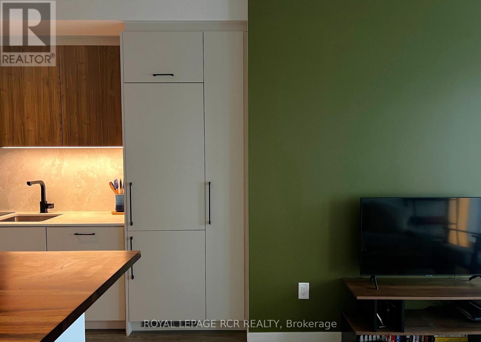 321 - 689 The Queensway, Toronto, Ontario  M8Y 0C8 - Photo 6 - W12757230