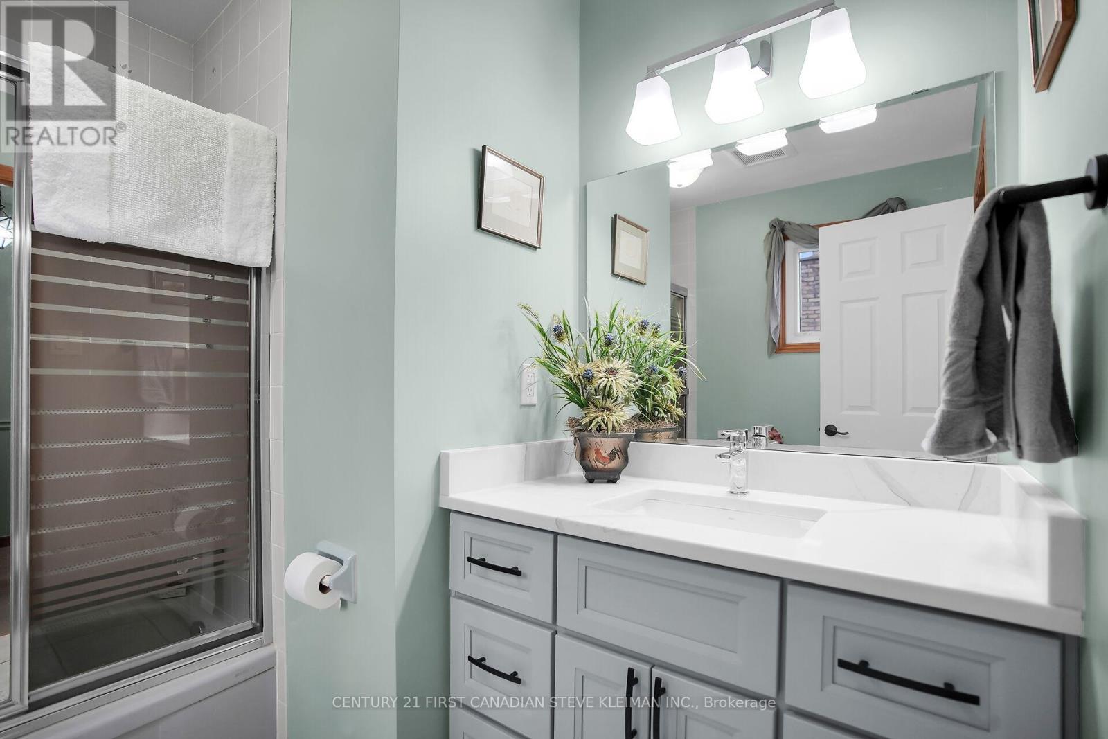 37 Virginia Crescent, London North, Ontario  N5X 3E7 - Photo 36 - X12766268