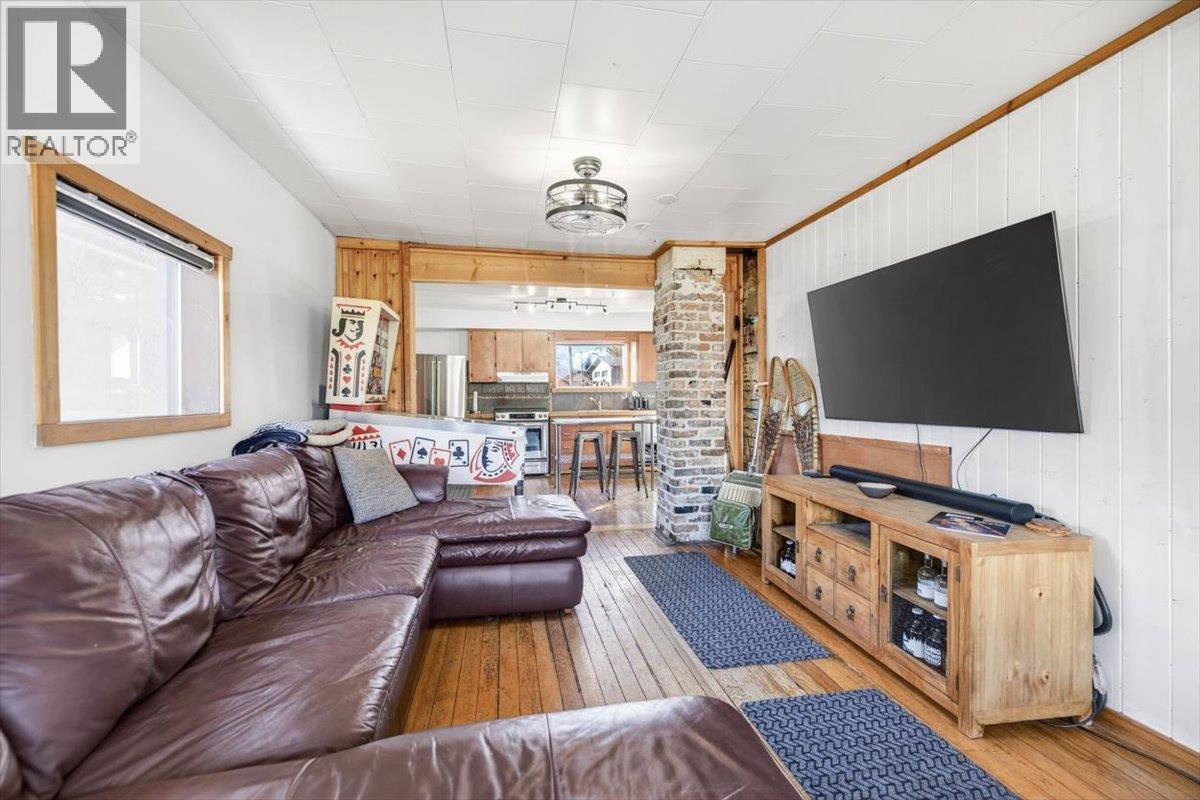 1091 4th Avenue Unit# A, Fernie, British Columbia  V0B 1M0 - Photo 2 - 10375030