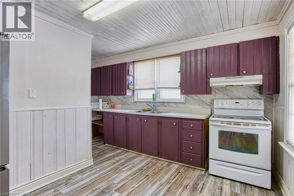 16 Victoria Avenue, Stoney Creek, Ontario  L8E 5E4 - Photo 3 - 40798953