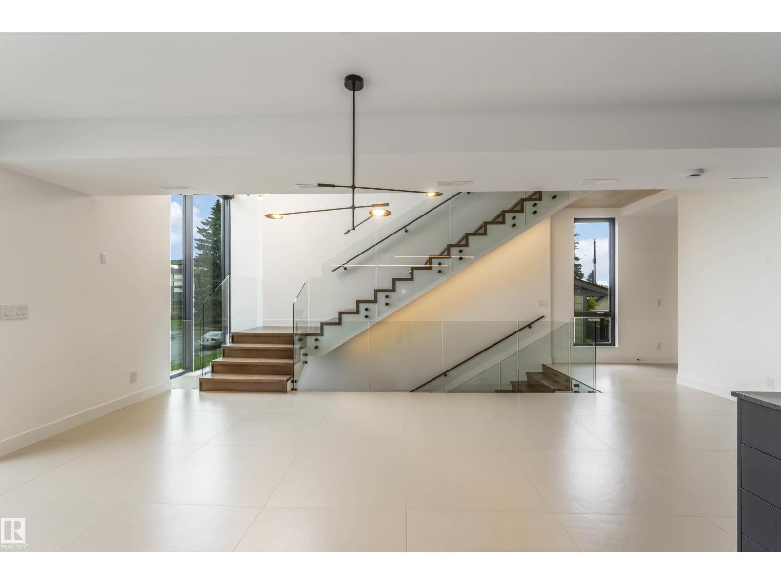 8915 Strathearn Dr Nw, Edmonton, Alberta  T6C 4C8 - Photo 26 - E4457194