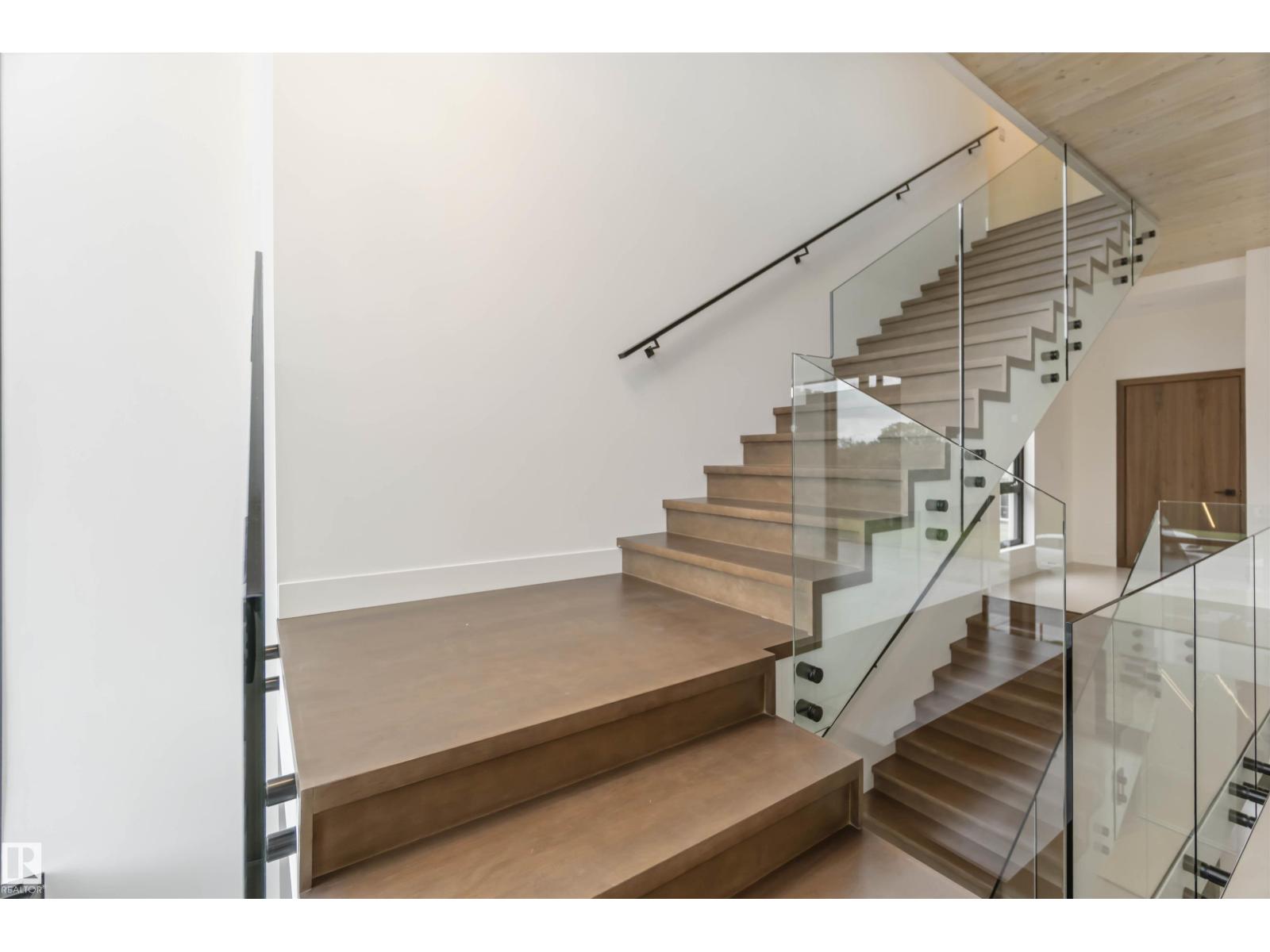 8915 Strathearn Dr Nw, Edmonton, Alberta  T6C 4C8 - Photo 32 - E4457194