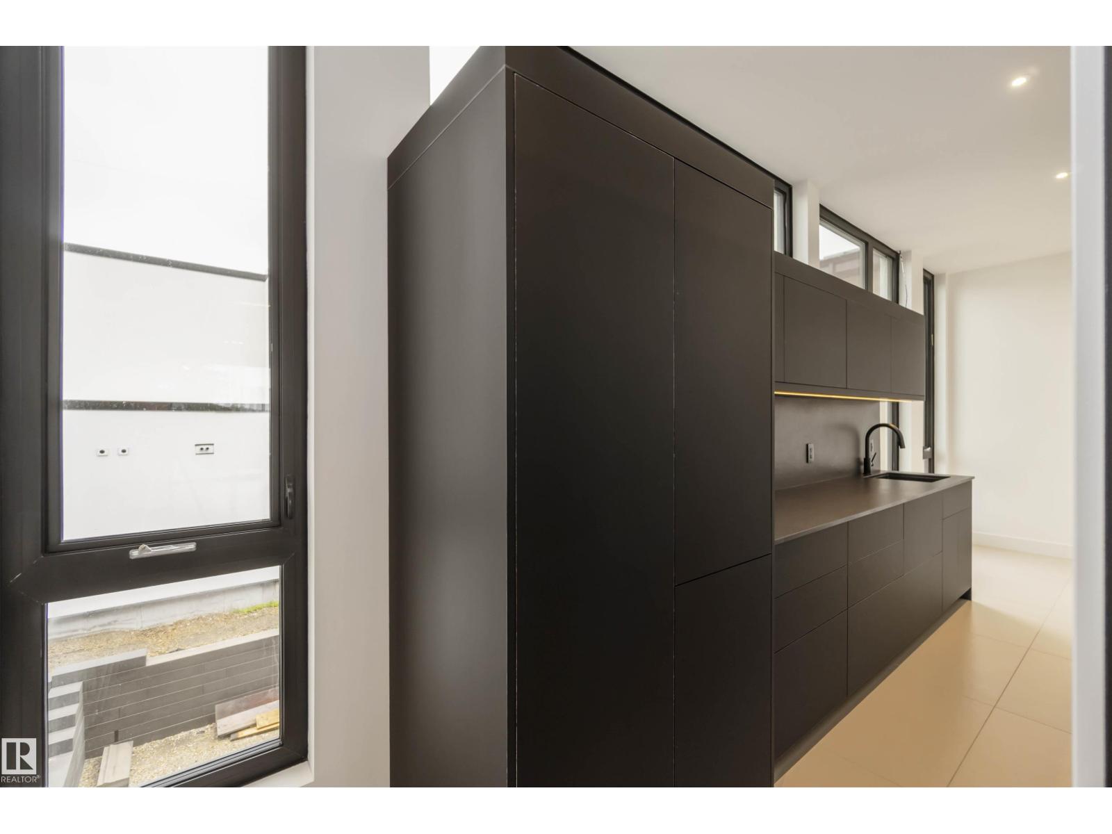 8915 Strathearn Dr Nw, Edmonton, Alberta  T6C 4C8 - Photo 23 - E4457194