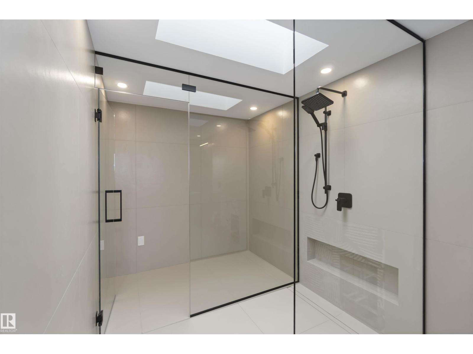 8915 Strathearn Dr Nw, Edmonton, Alberta  T6C 4C8 - Photo 44 - E4457194