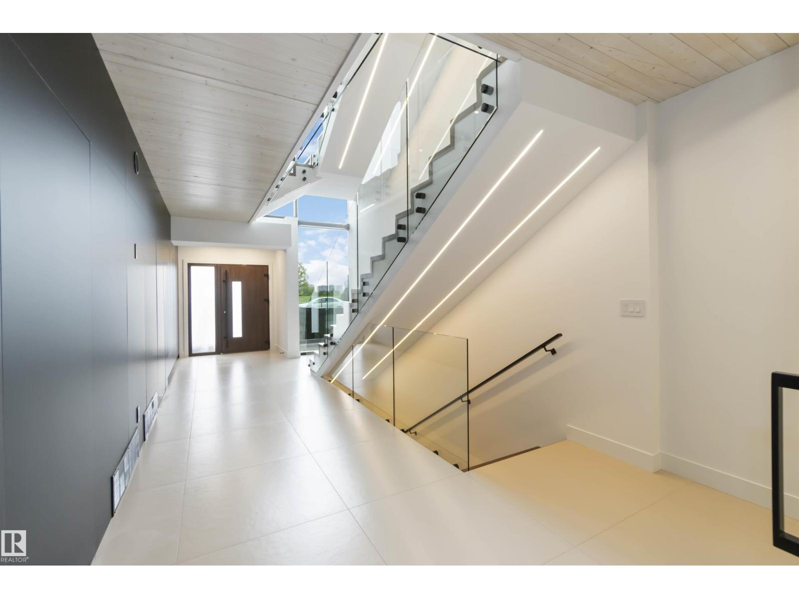 8915 Strathearn Dr Nw, Edmonton, Alberta  T6C 4C8 - Photo 5 - E4457194