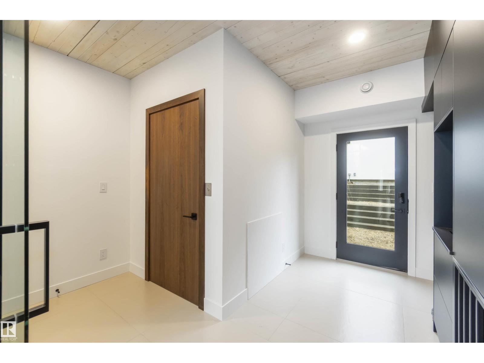 8915 Strathearn Dr Nw, Edmonton, Alberta  T6C 4C8 - Photo 7 - E4457194