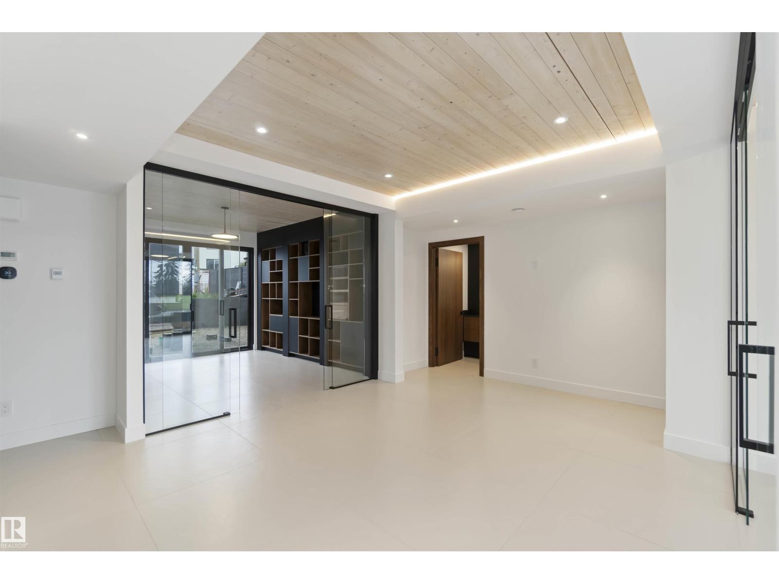 8915 Strathearn Dr Nw, Edmonton, Alberta  T6C 4C8 - Photo 10 - E4457194