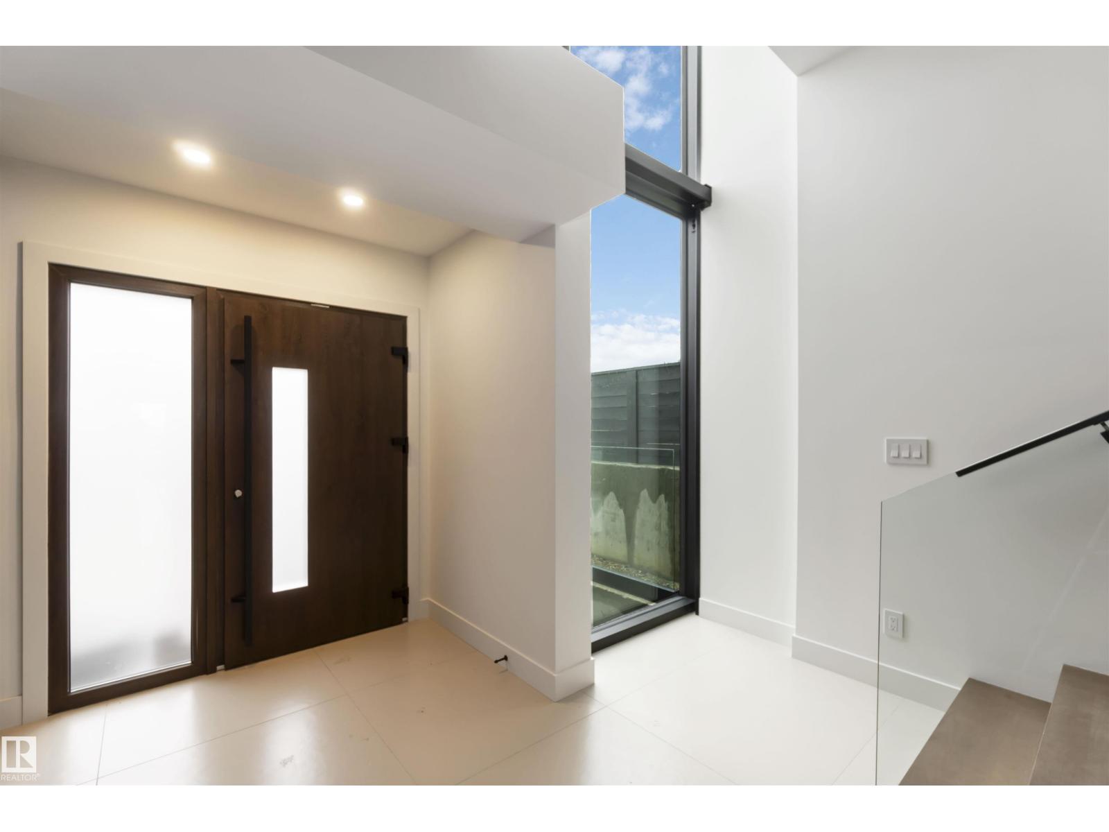 8915 Strathearn Dr Nw, Edmonton, Alberta  T6C 4C8 - Photo 2 - E4457194