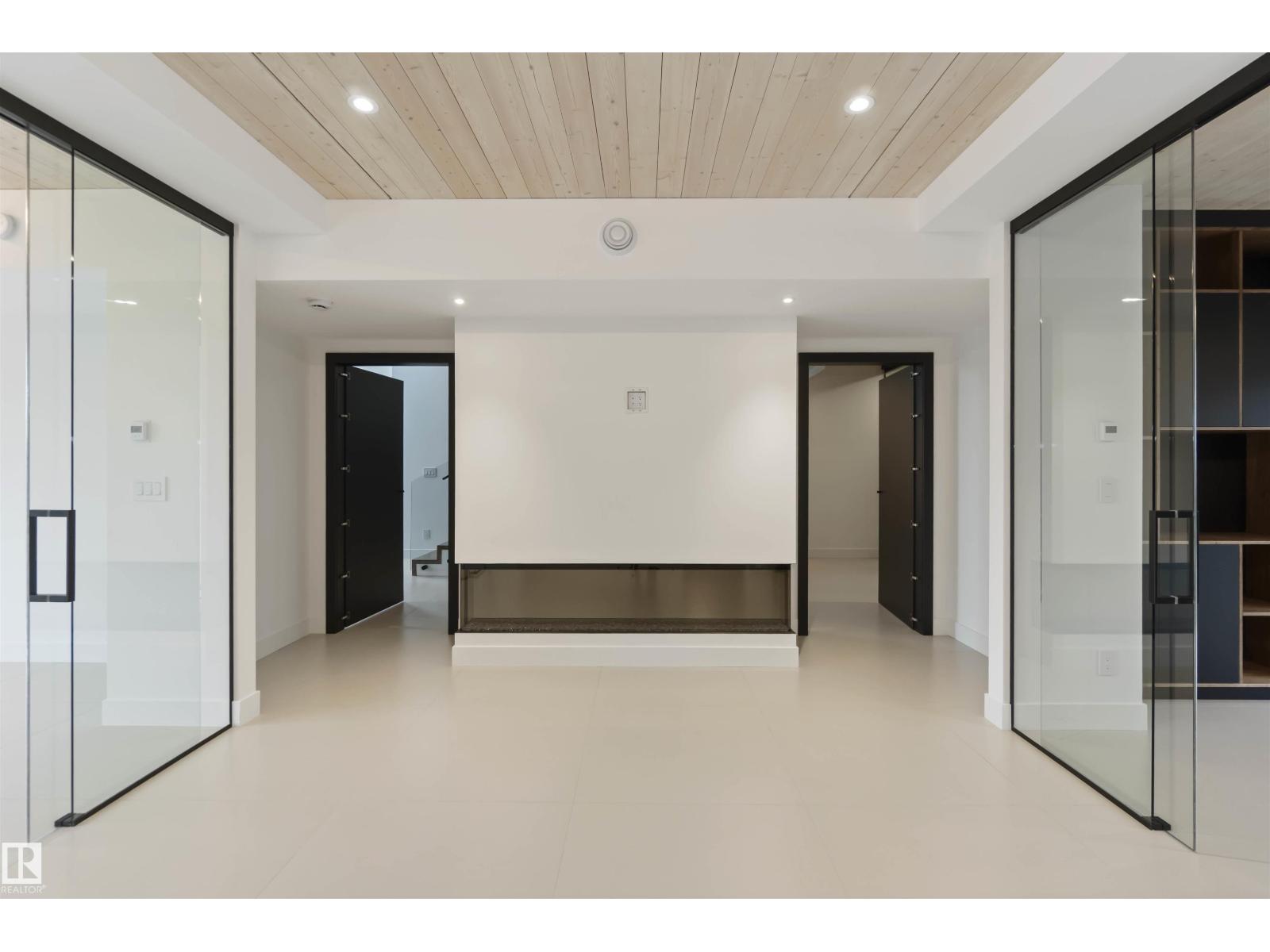 8915 Strathearn Dr Nw, Edmonton, Alberta  T6C 4C8 - Photo 11 - E4457194