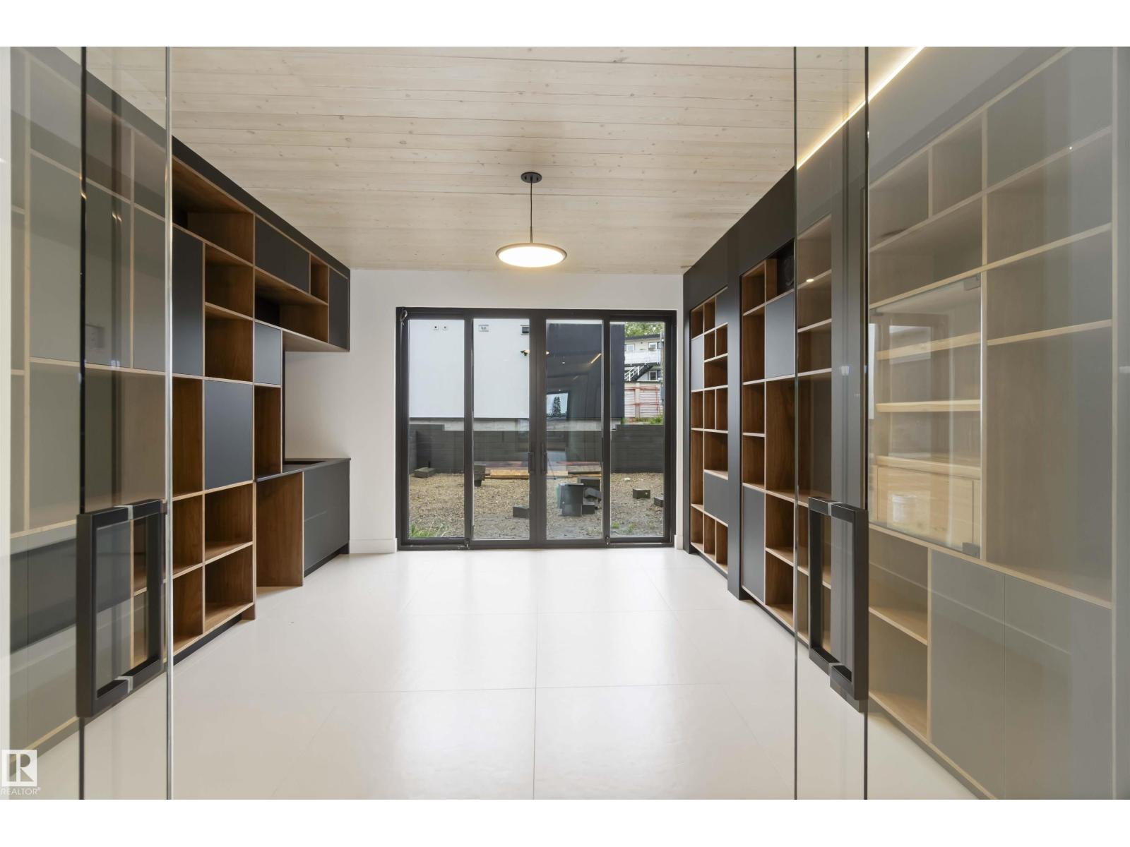 8915 Strathearn Dr Nw, Edmonton, Alberta  T6C 4C8 - Photo 13 - E4457194