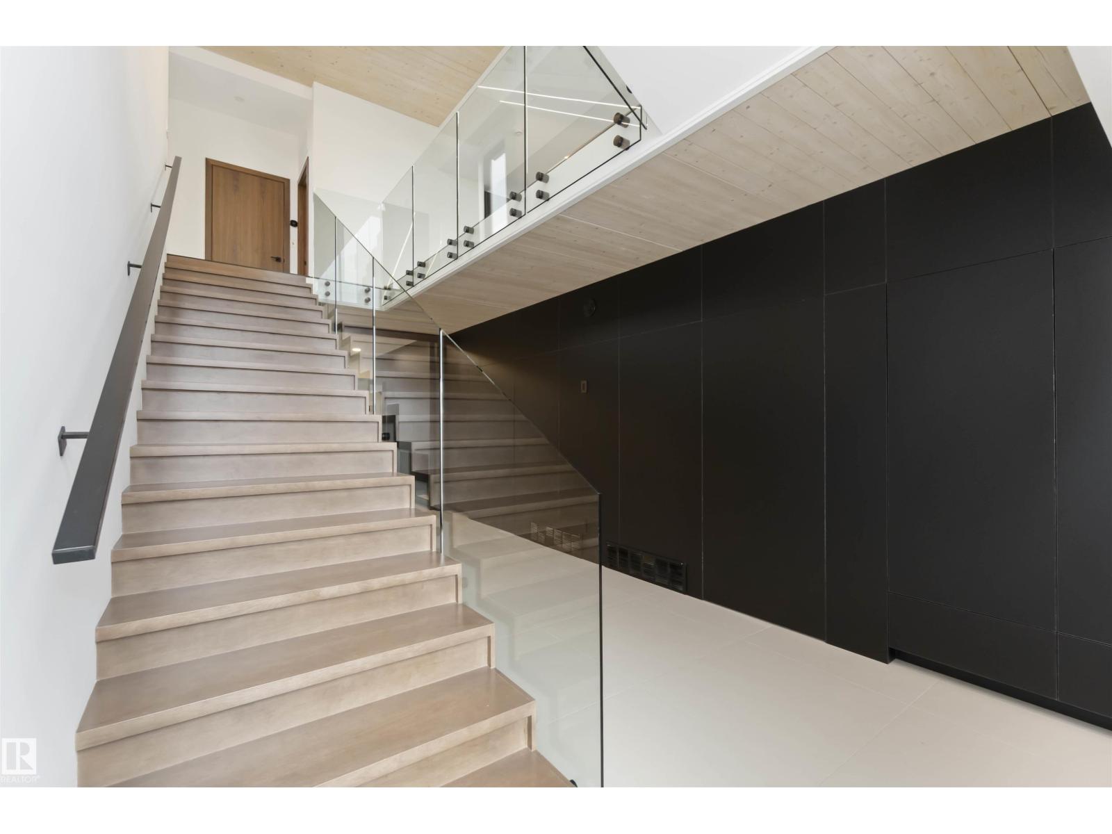 8915 Strathearn Dr Nw, Edmonton, Alberta  T6C 4C8 - Photo 4 - E4457194