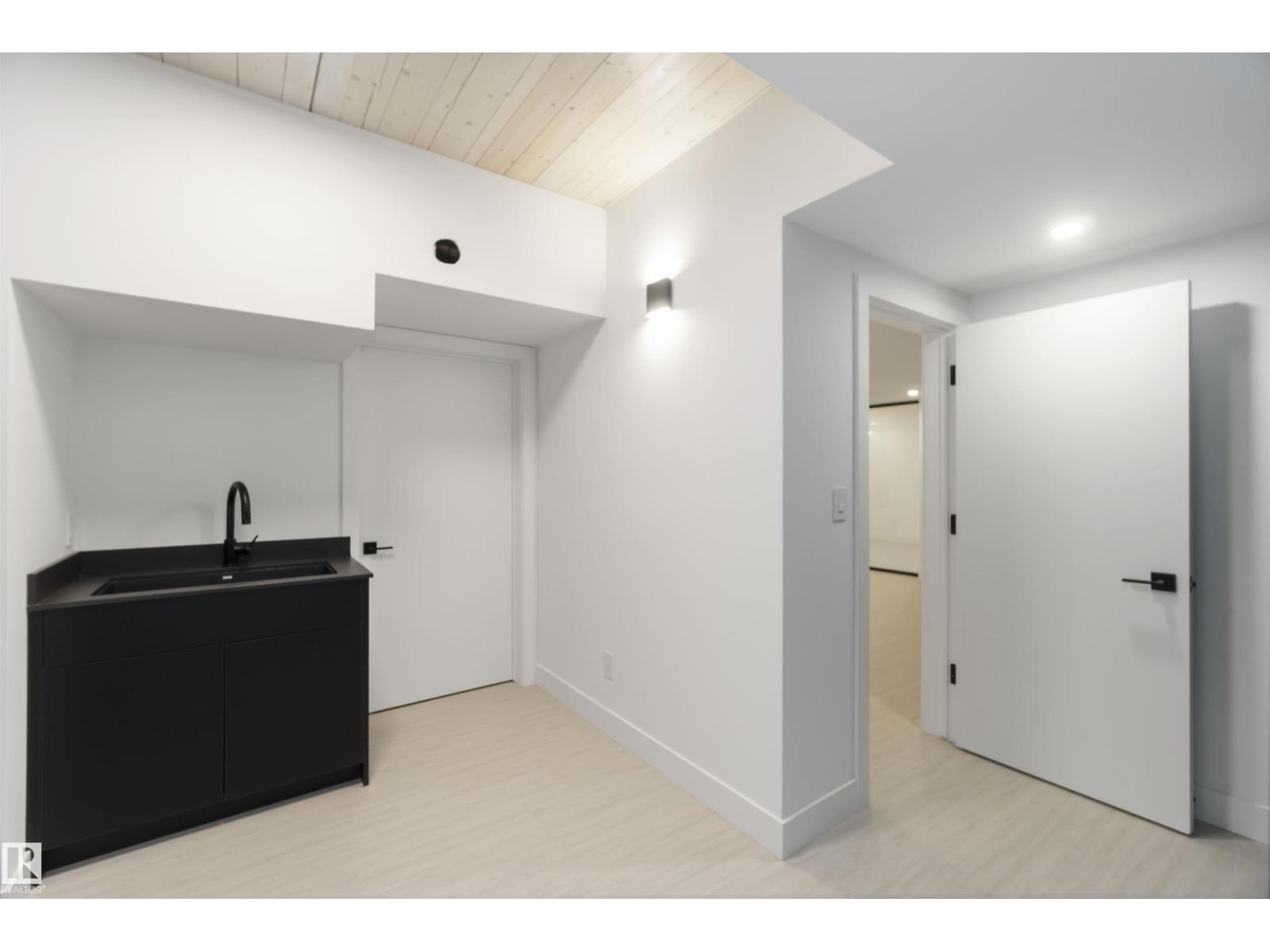 8915 Strathearn Dr Nw, Edmonton, Alberta  T6C 4C8 - Photo 59 - E4457194