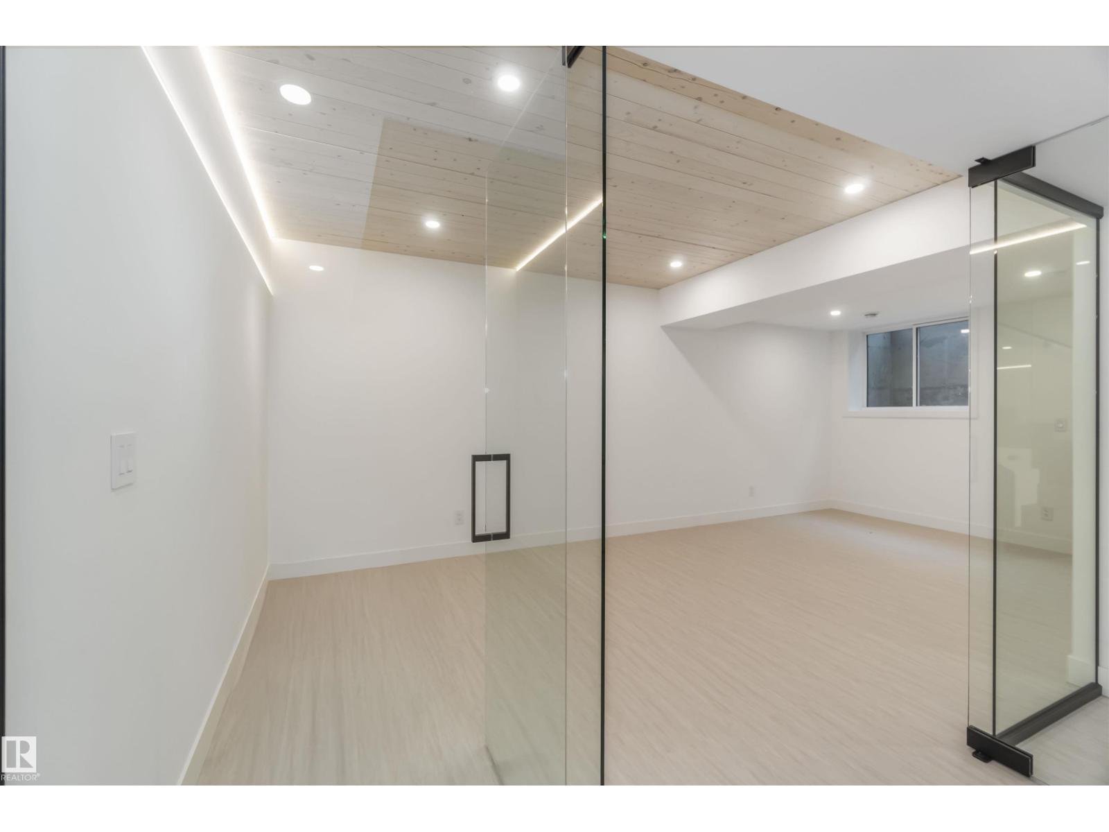 8915 Strathearn Dr Nw, Edmonton, Alberta  T6C 4C8 - Photo 54 - E4457194