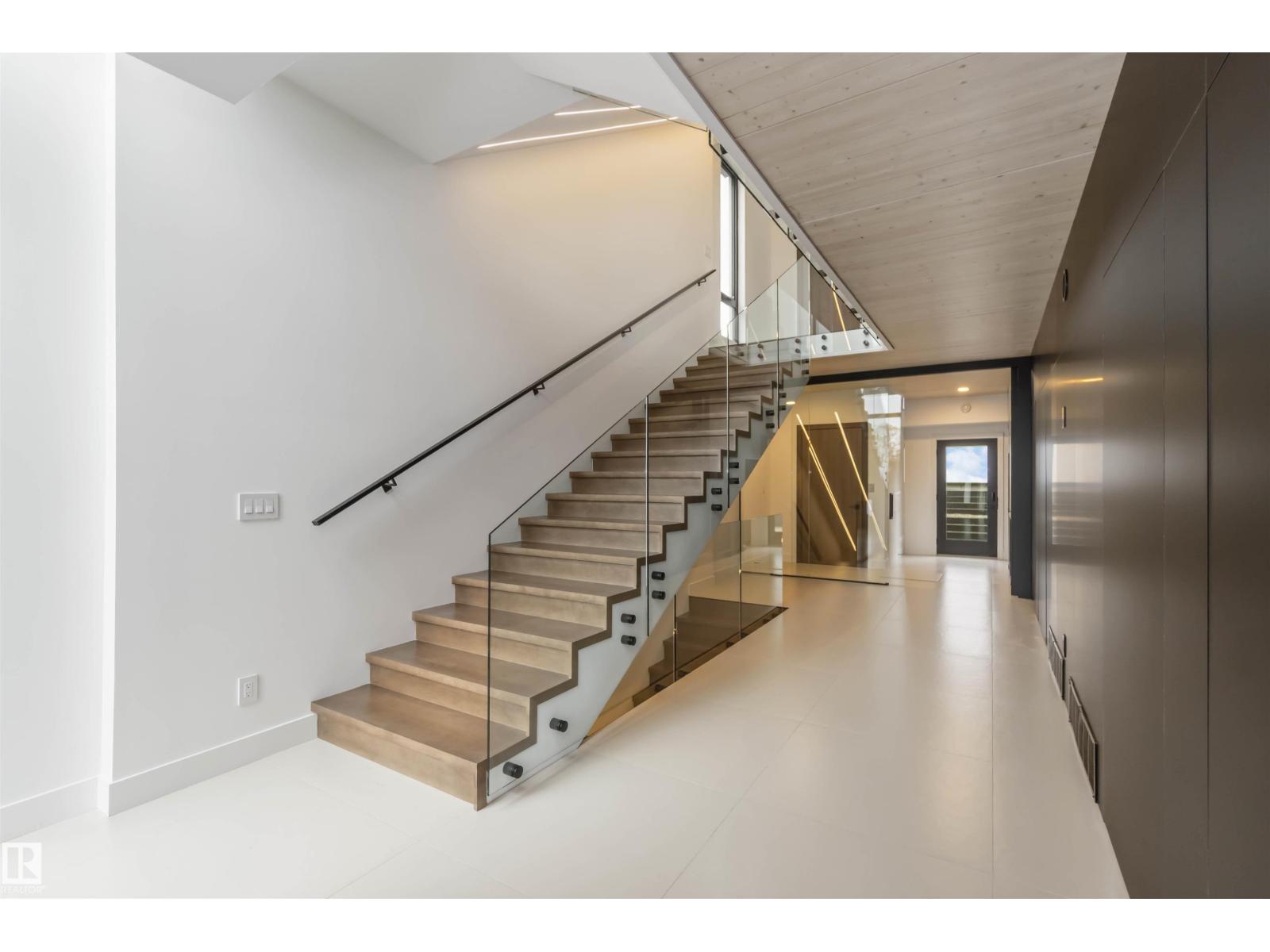 8915 Strathearn Dr Nw, Edmonton, Alberta  T6C 4C8 - Photo 3 - E4457194