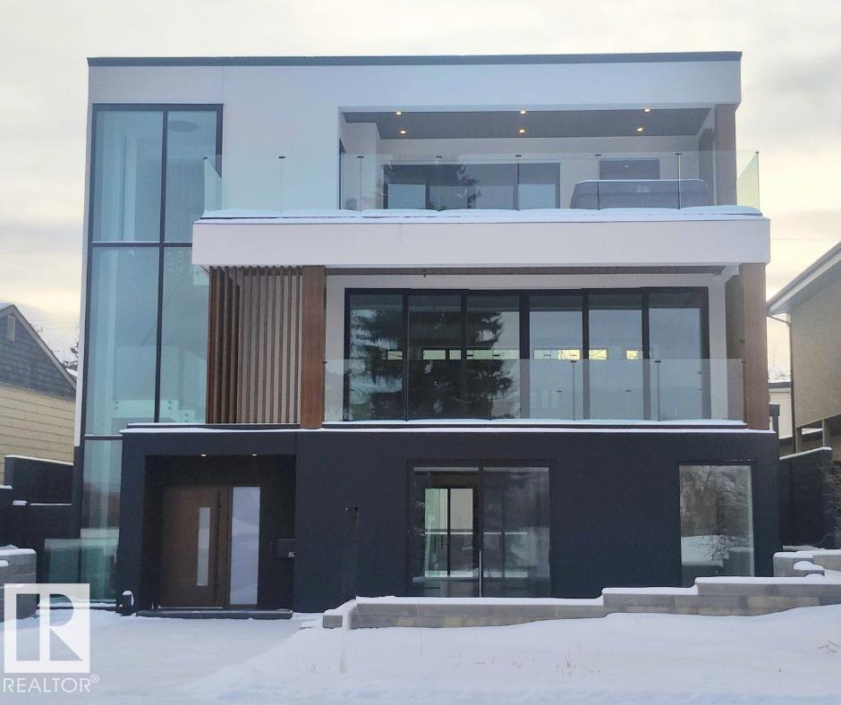 8915 STRATHEARN DR NW, Edmonton, Alberta