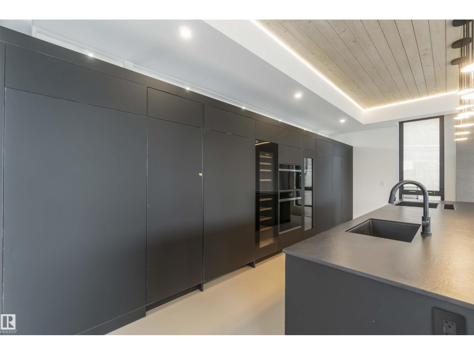 8915 Strathearn Dr Nw, Edmonton, Alberta  T6C 4C8 - Photo 29 - E4457194