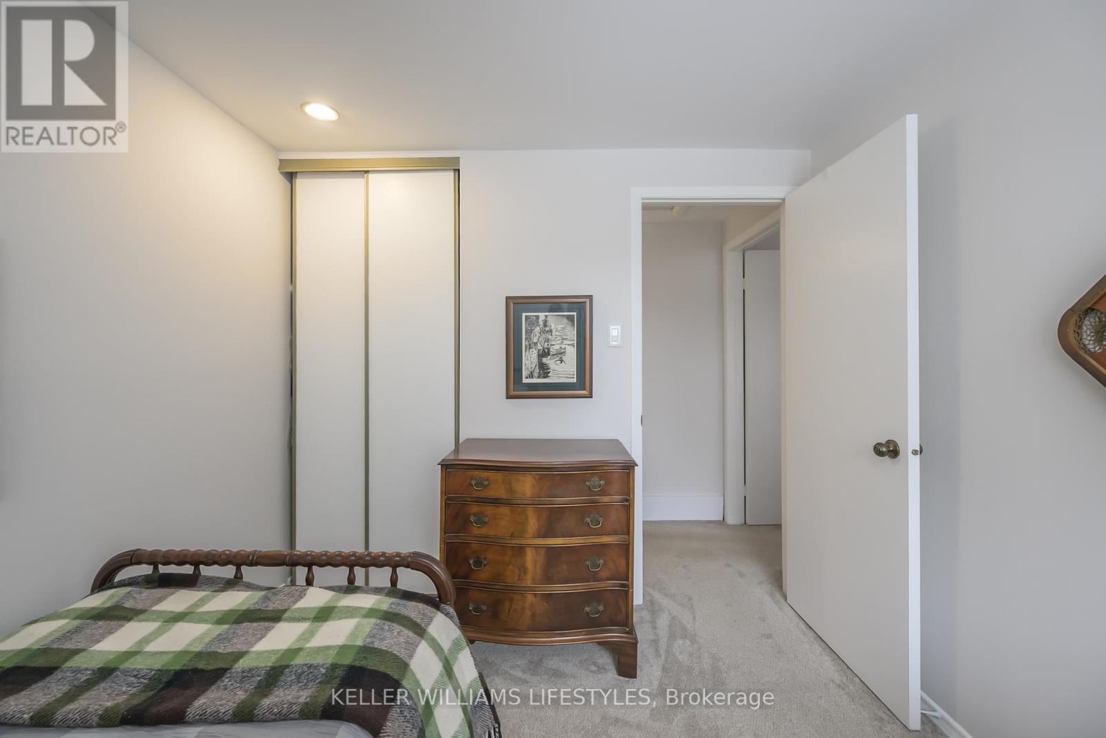 Photo 18 of 33 for 62 - 1385 Commissioners Road W