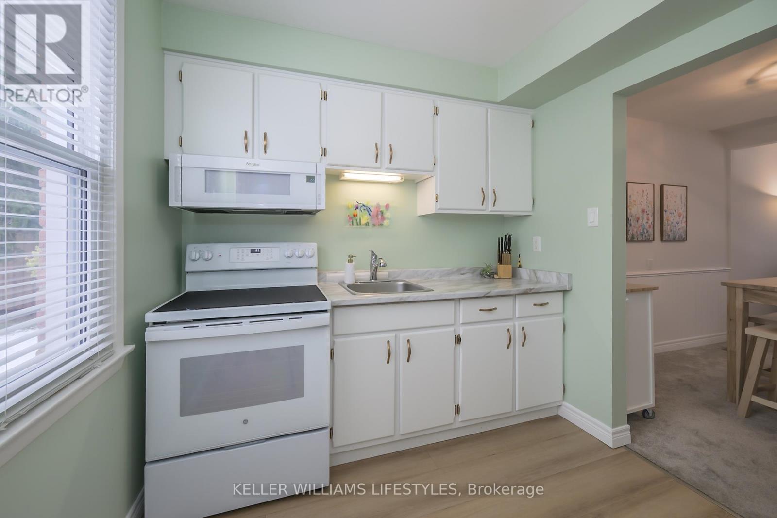 Photo 6 of 33 for 62 - 1385 Commissioners Road W