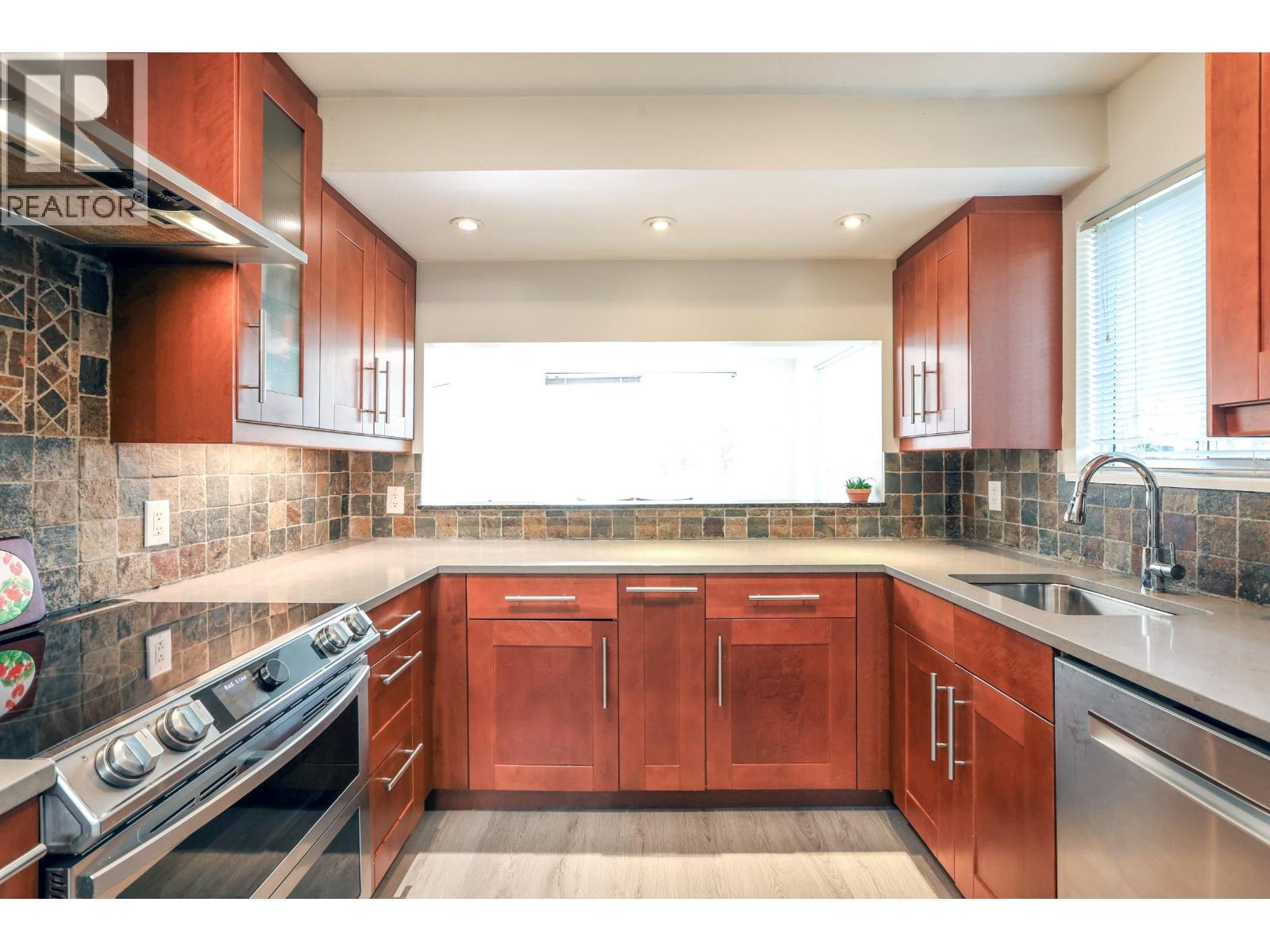 10 838 Tobruck Avenue, North Vancouver, British Columbia  V7P 1V9 - Photo 5 - R3087362