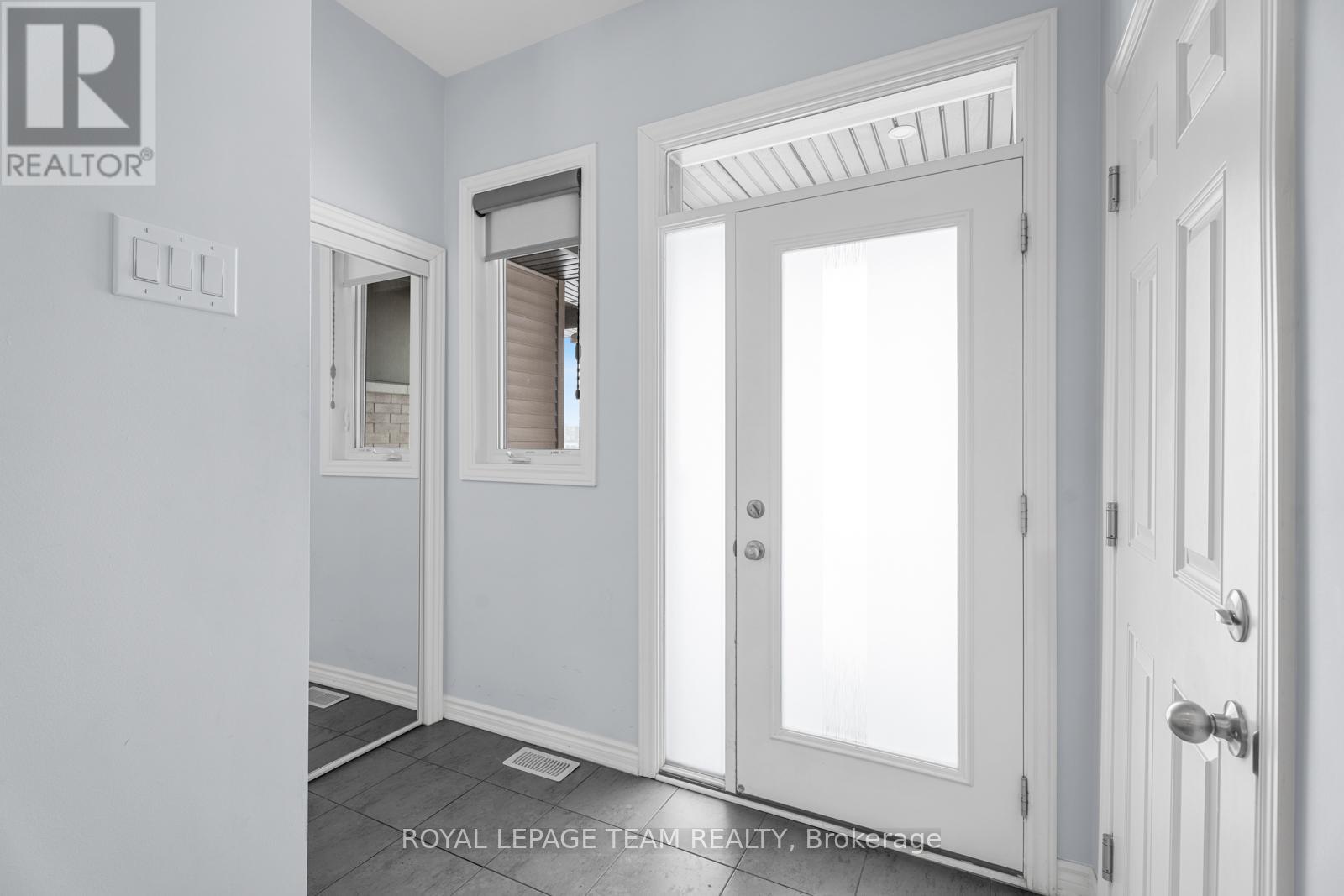 536 Culdaff Road, Ottawa, Ontario  K2S 2Z7 - Photo 2 - X12766936