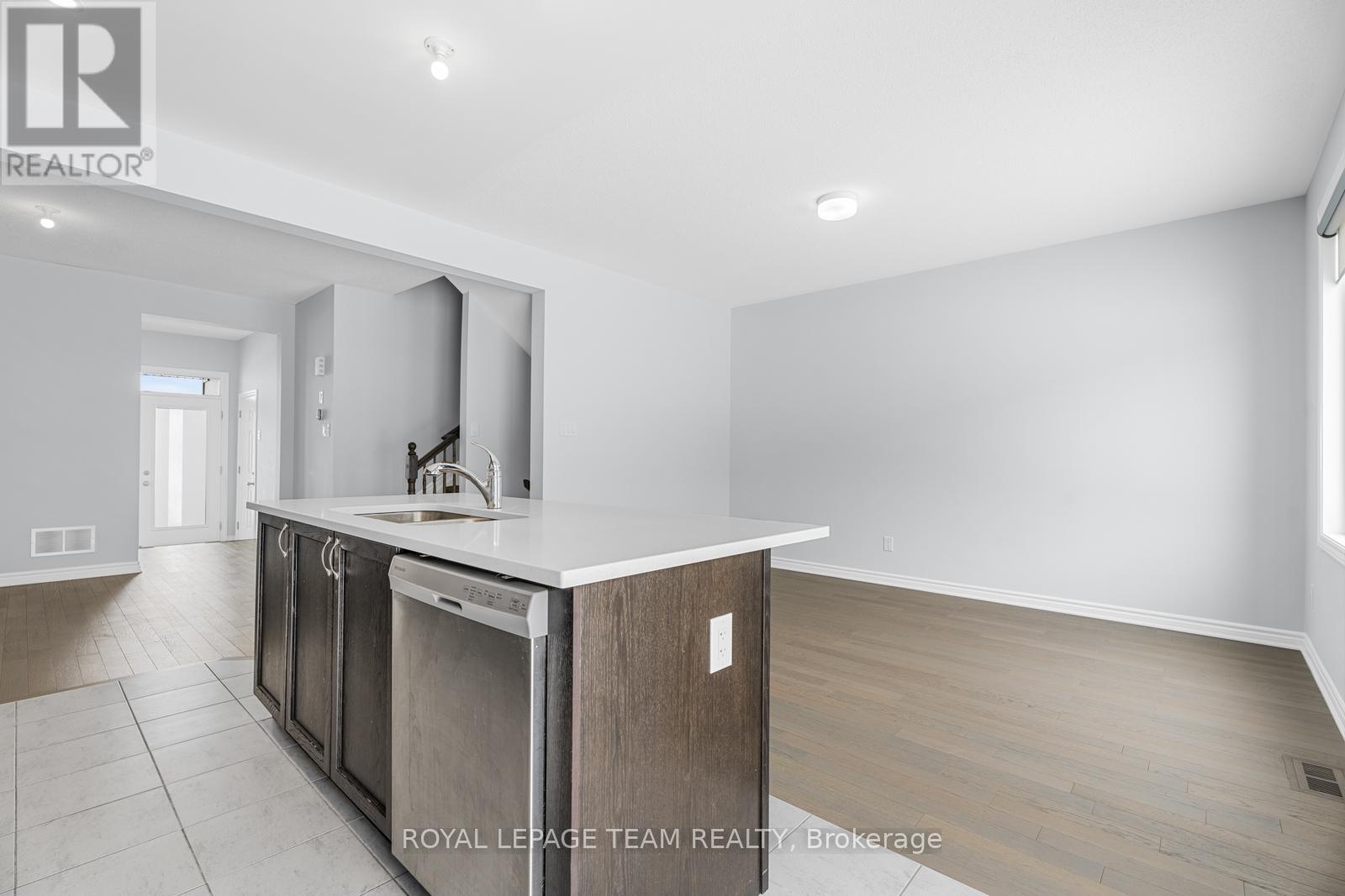 536 Culdaff Road, Ottawa, Ontario  K2S 2Z7 - Photo 5 - X12766936