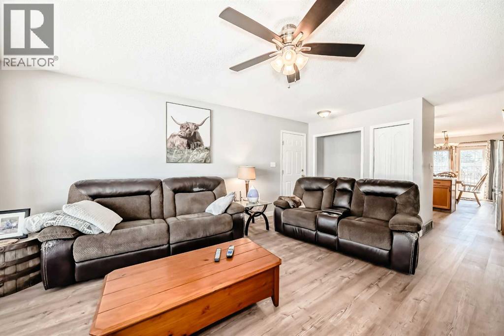 15 23 Avenueclose, Bowden, Alberta  T0M 0K0 - Photo 6 - A2284442