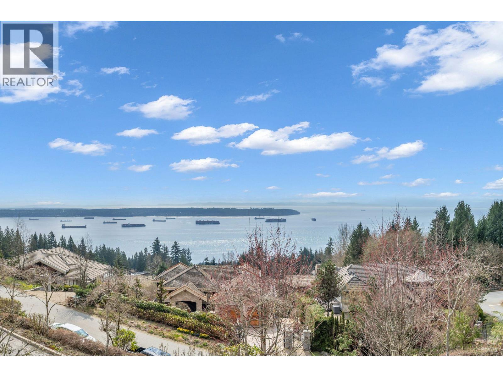 2575 GARDEN COURT, West Vancouver, British Columbia