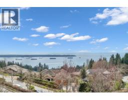 2575 GARDEN COURT, West Vancouver, British Columbia