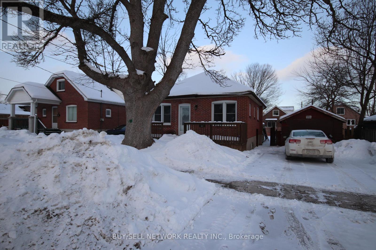 80 Kent Street, Peterborough (Town Ward 3), Ontario  K9J 5B3 - Photo 2 - X12766944
