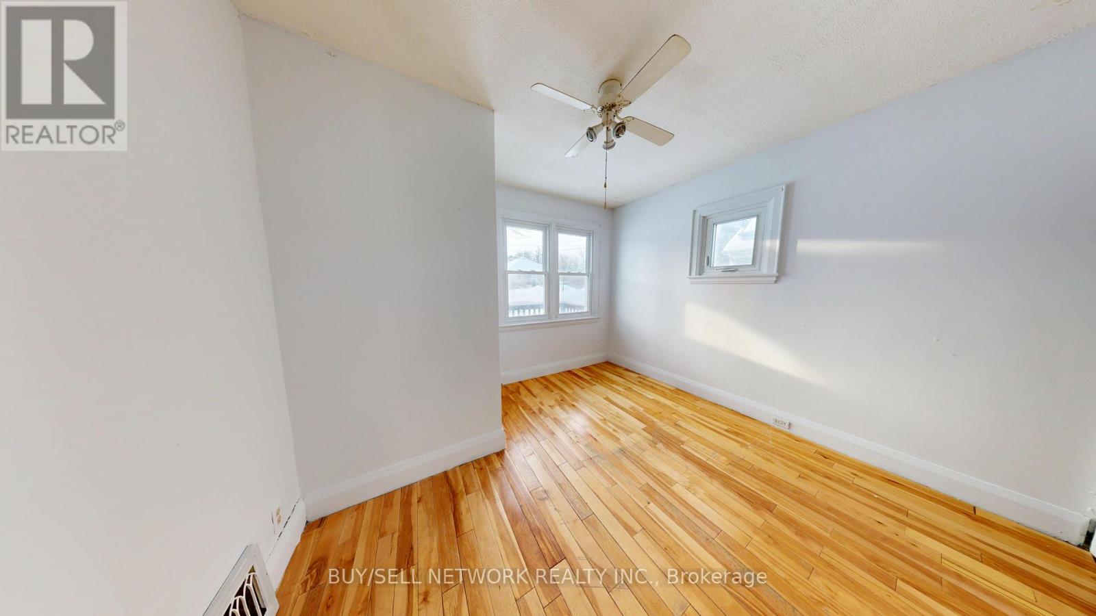 80 Kent Street, Peterborough (Town Ward 3), Ontario  K9J 5B3 - Photo 9 - X12766944