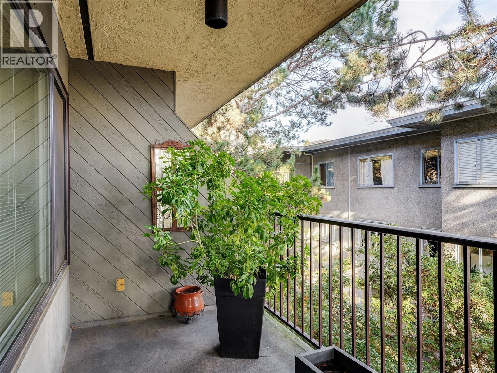 306 1149 Rockland Ave, Victoria, British Columbia  V8V 4T5 - Photo 18 - 1025072