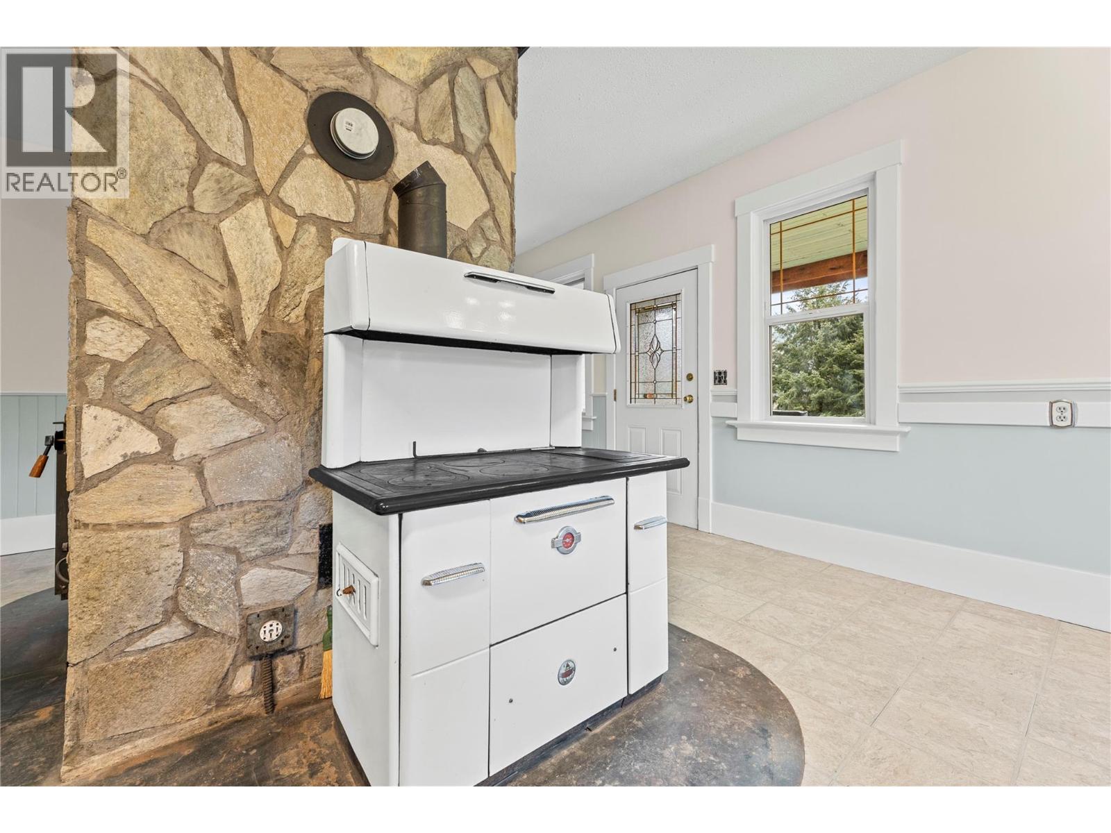 3135 Edes Road, Salmon Arm, British Columbia  V1E 3E9 - Photo 17 - 10375058